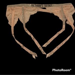 NWOT Victoria’s Secret VERY SEXY Shine Strap Lace Garter Belt - M/L